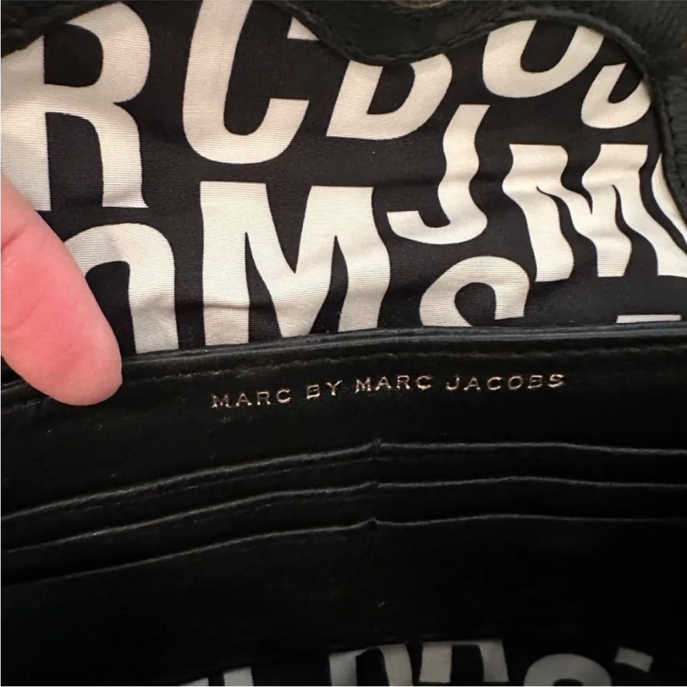 Marc Jacob's Black Crossbody Carly Bag - Picture 6 of 6